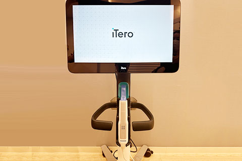 iTero(口腔内スキャナー)